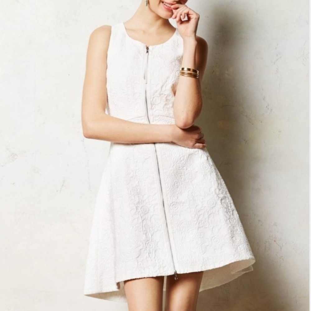 Leifsdottir Elegant White Sleeveless Dress